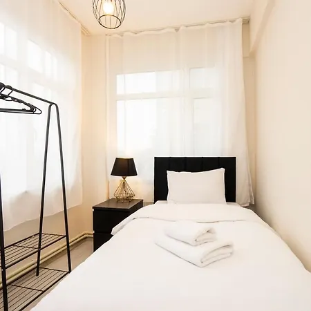 Cozy With Sea View In Beyoglu *